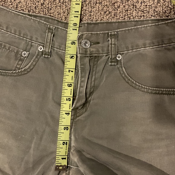 Levi’s Mom Jean Shorts - Picture 8 of 8